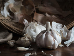 Can cats eat garlic? Get the answer NOW!
