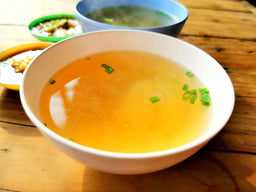 Can a cat have broth—what do nutritionists say?